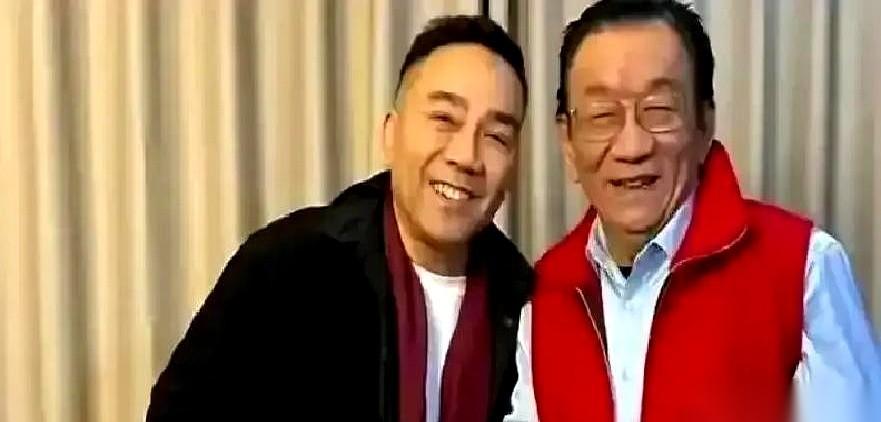 直播间里，侯耀华斩钉截铁：断交！七天后，杨议提着茶叶和酒，出现在他家楼下。你