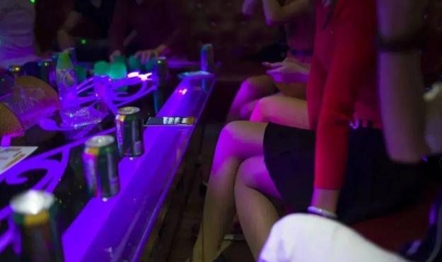 广东，一女孩当年仅仅15岁，一次和父母爆发激烈争吵之后，赌气离家出走。为了谋