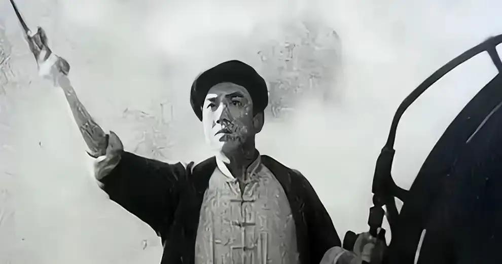 1956年拍《铁道游击队》时，剧组快急疯了。男演员怎么练，都跳不上飞奔的火车