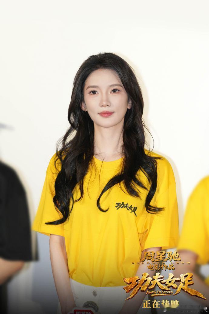 周星驰介绍功夫女足新人演员镜头之外的付出鲜为人知，直到星爷一一分享，观众才知晓