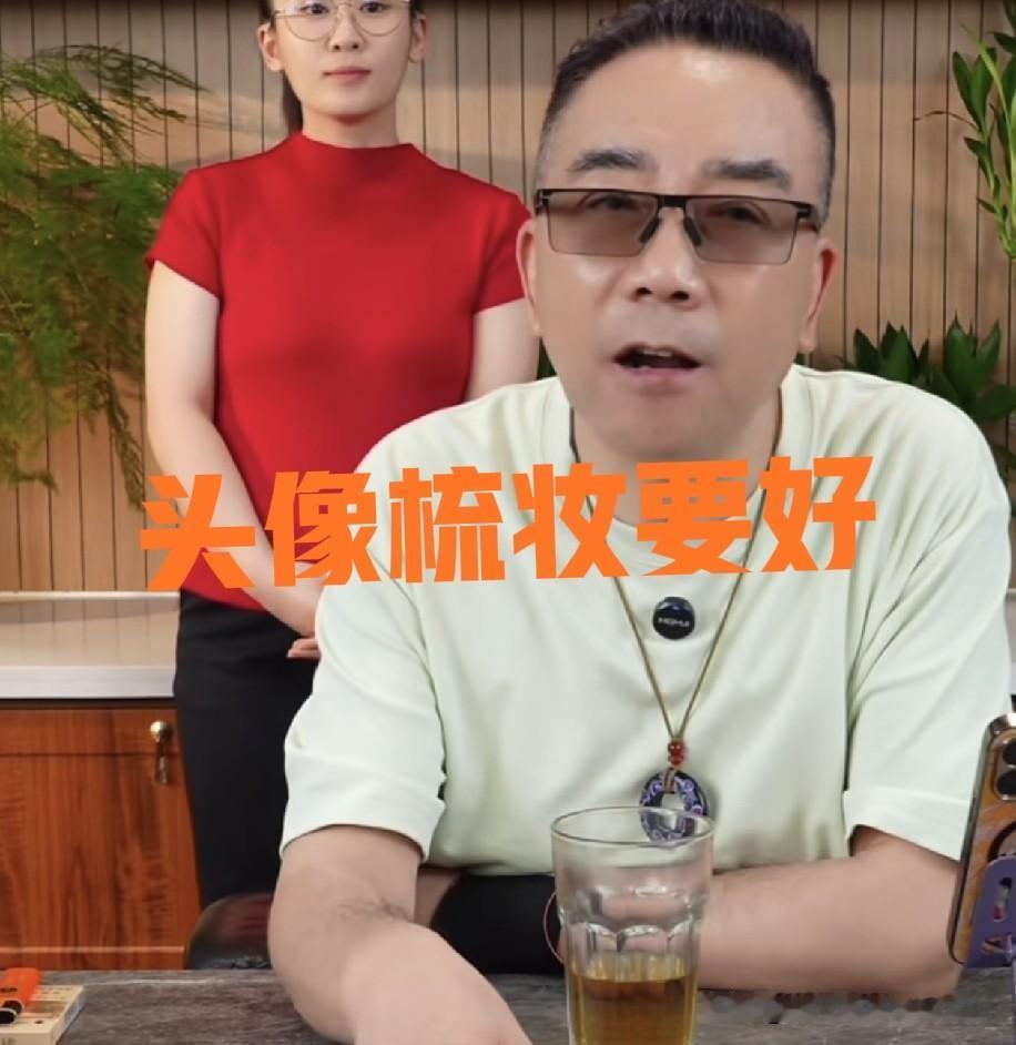 杨议直播间聊造型：做主播，头型妆容也是职业必修课！某些人唱京剧扮丑头型恶心好不了