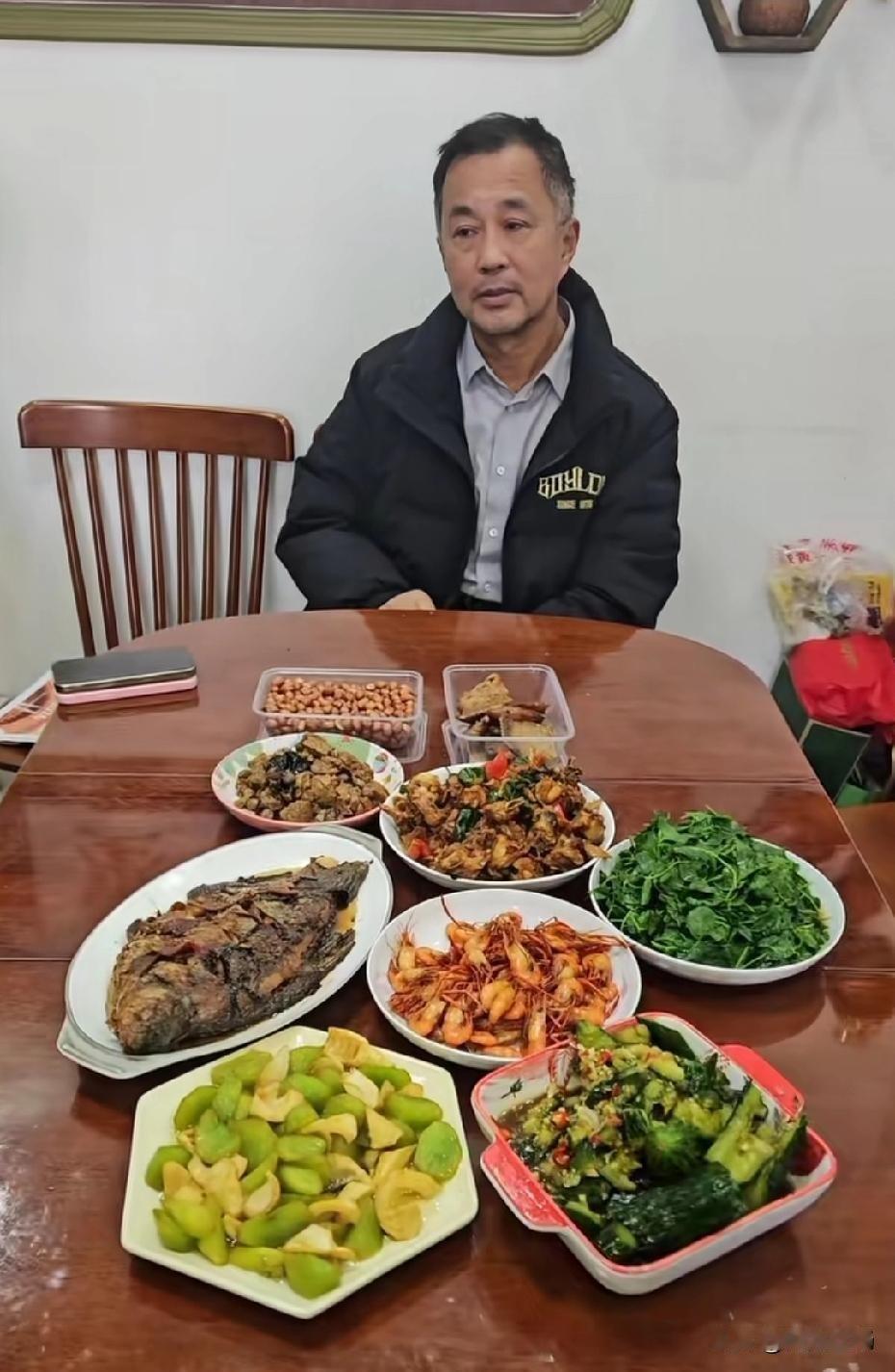 流浪大师回到上海了，之前在北京活动取得了很大成功，不少圈内知名人士对他都比较认可