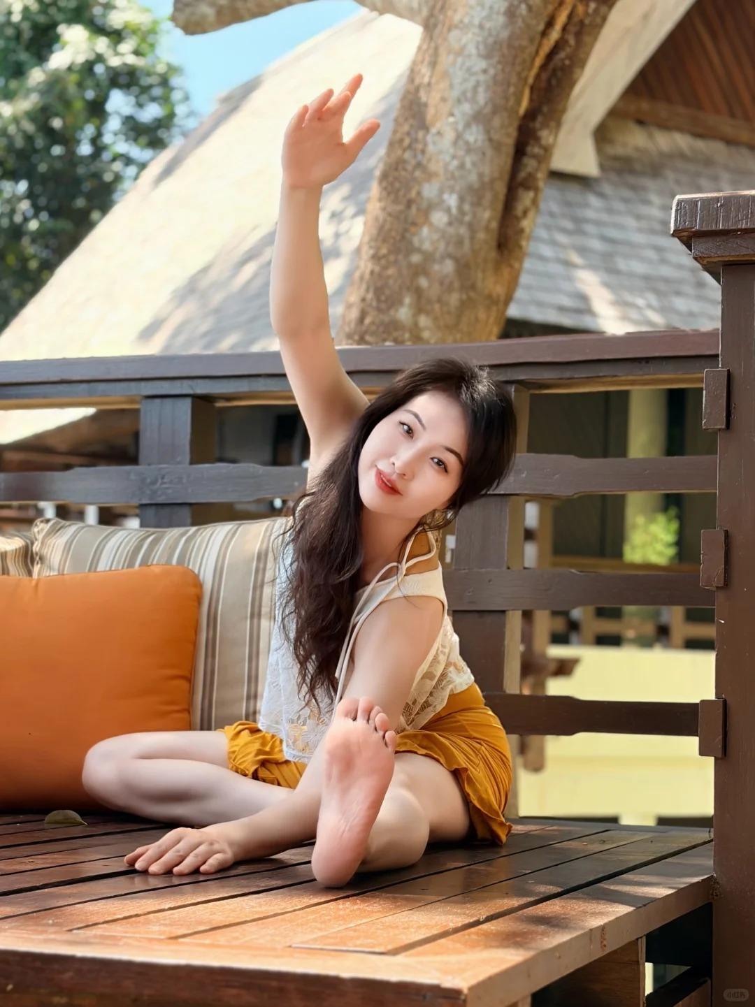 真正的自由，是从不被定义，无关年龄、无关身份，从此刻、此地、此身，温柔启程。不必