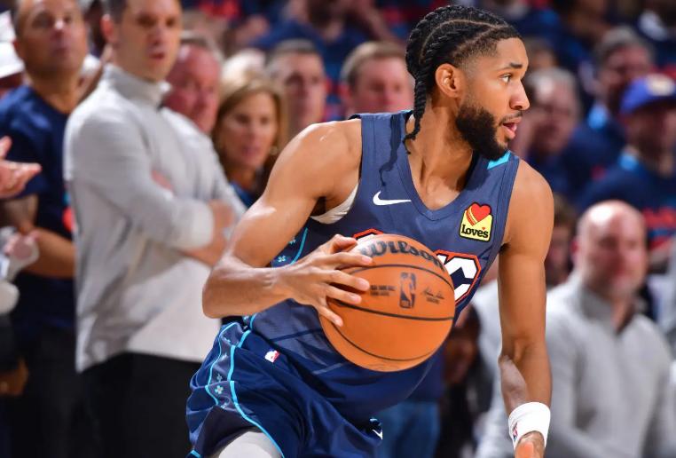 以赛亚-乔常规赛的三分命中率高达42.3%，达到了个人职业生涯的最高点。结果到了