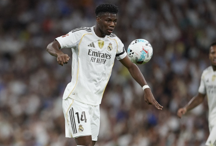 卡塞米罗将于今夏离开曼联，球队寻求补强中场，他们与吉马良斯、安德森、琼阿梅尼等球