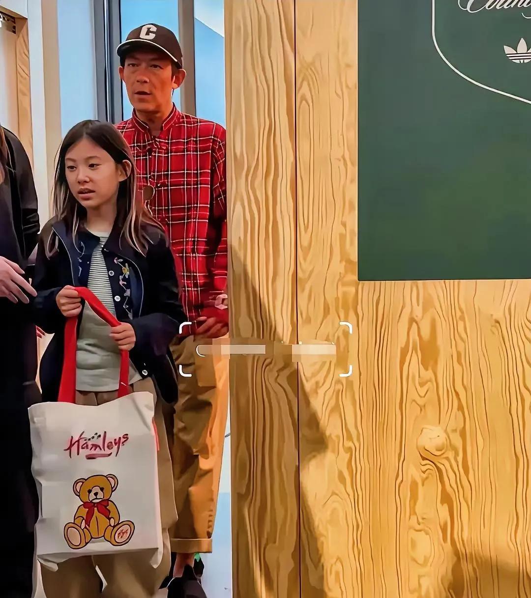 我一直想不明白，为什么那么多人嘲笑陈冠希。陈冠希以前很帅、很阳光，现在确实有点