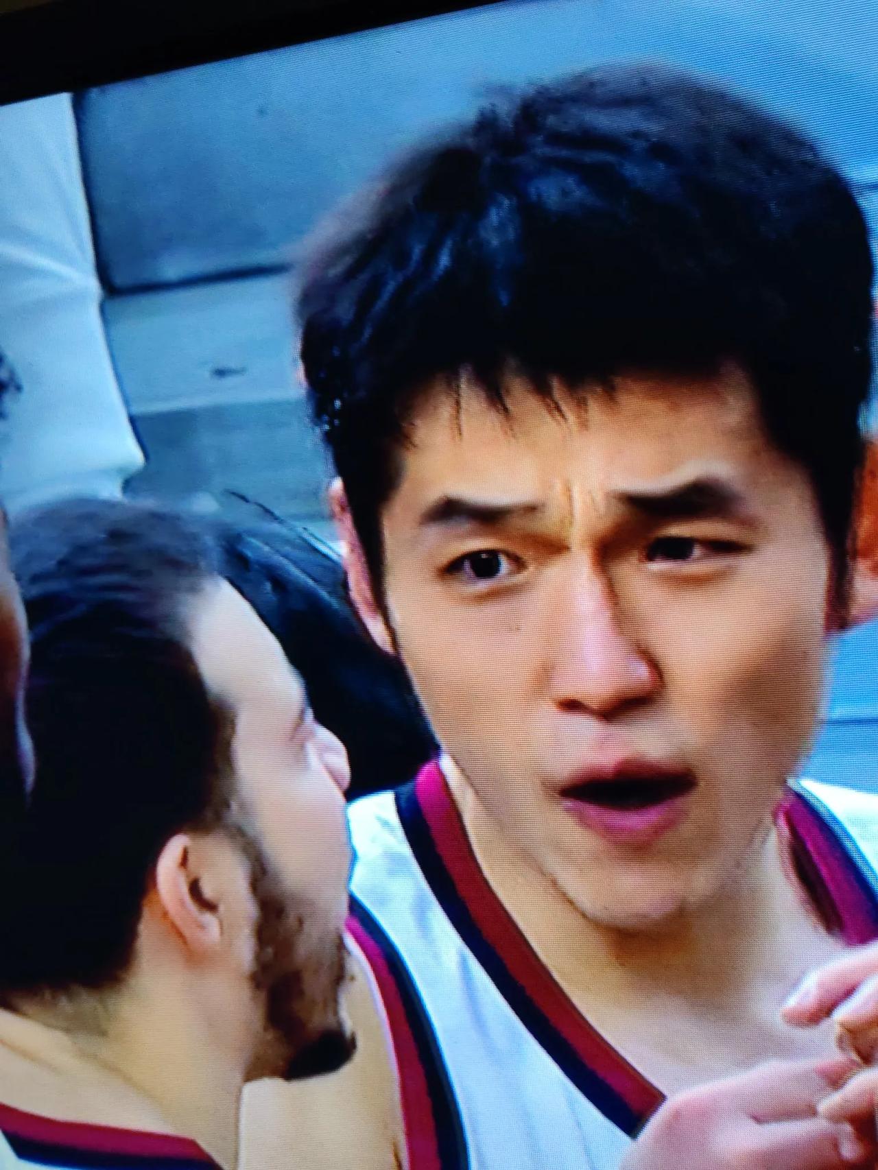 杜锋怎么也没有料到，比赛只存0.2秒时间还领先浙江2分，却被约克神奇般的超远3分