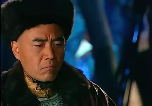 肃顺被抓的时候，他根本没有察觉到危机，人还在床上与两个小妾厮混，抓他的是睿亲王仁