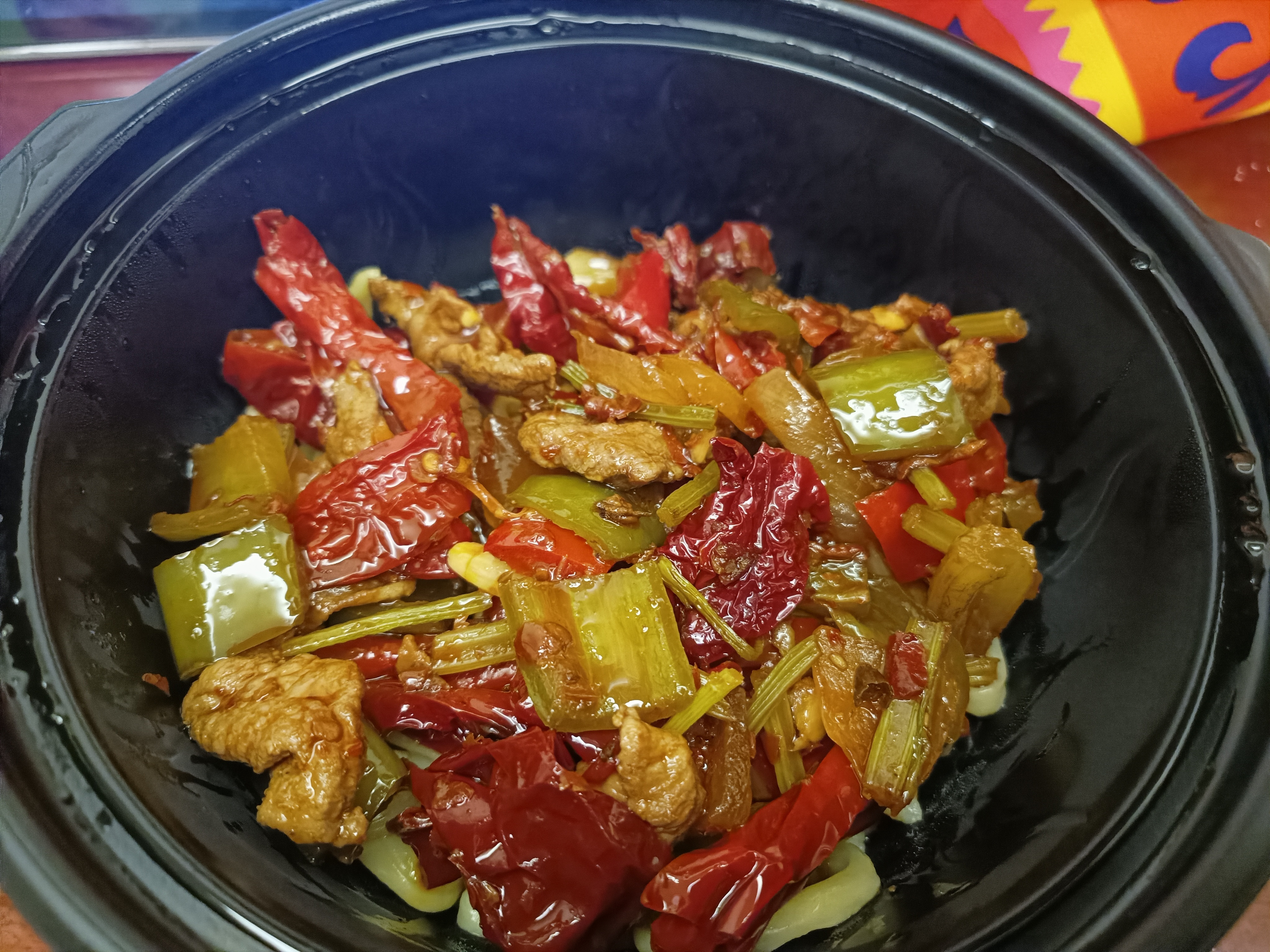 滚辣皮子肉拌面🤤