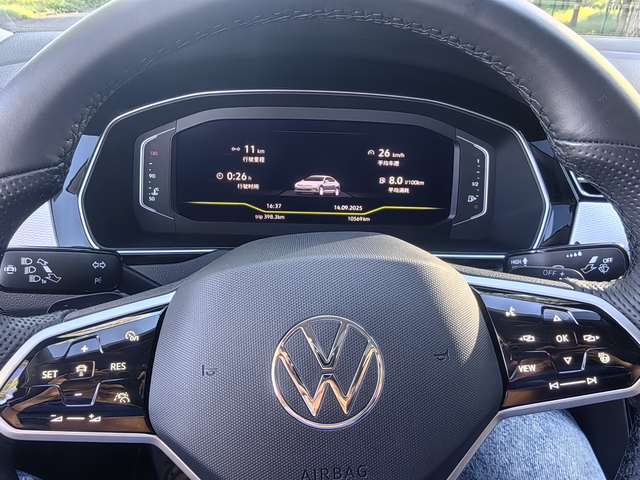 迈腾的二三事车子已经快一年了，开着各方面都行吧。算上首保已经保养两次了，空滤