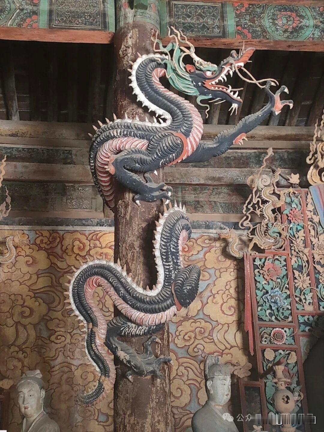 山西道教太符观内的雕龙，真是栩栩如生！问题是龙这种图腾不是说是古代皇帝的专属吗？
