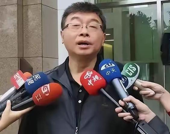台湾邱毅真敢说：“倘若中国人民解放军踏上台湾的土地，台湾军队极有可能会选择避免正