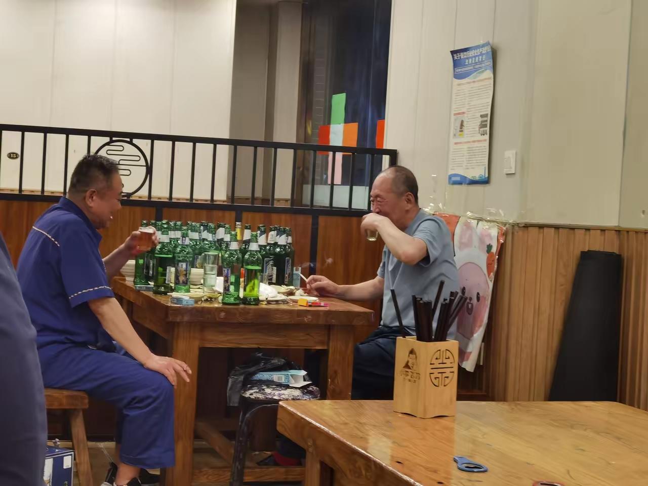 有没有发现，男人越老越能喝？