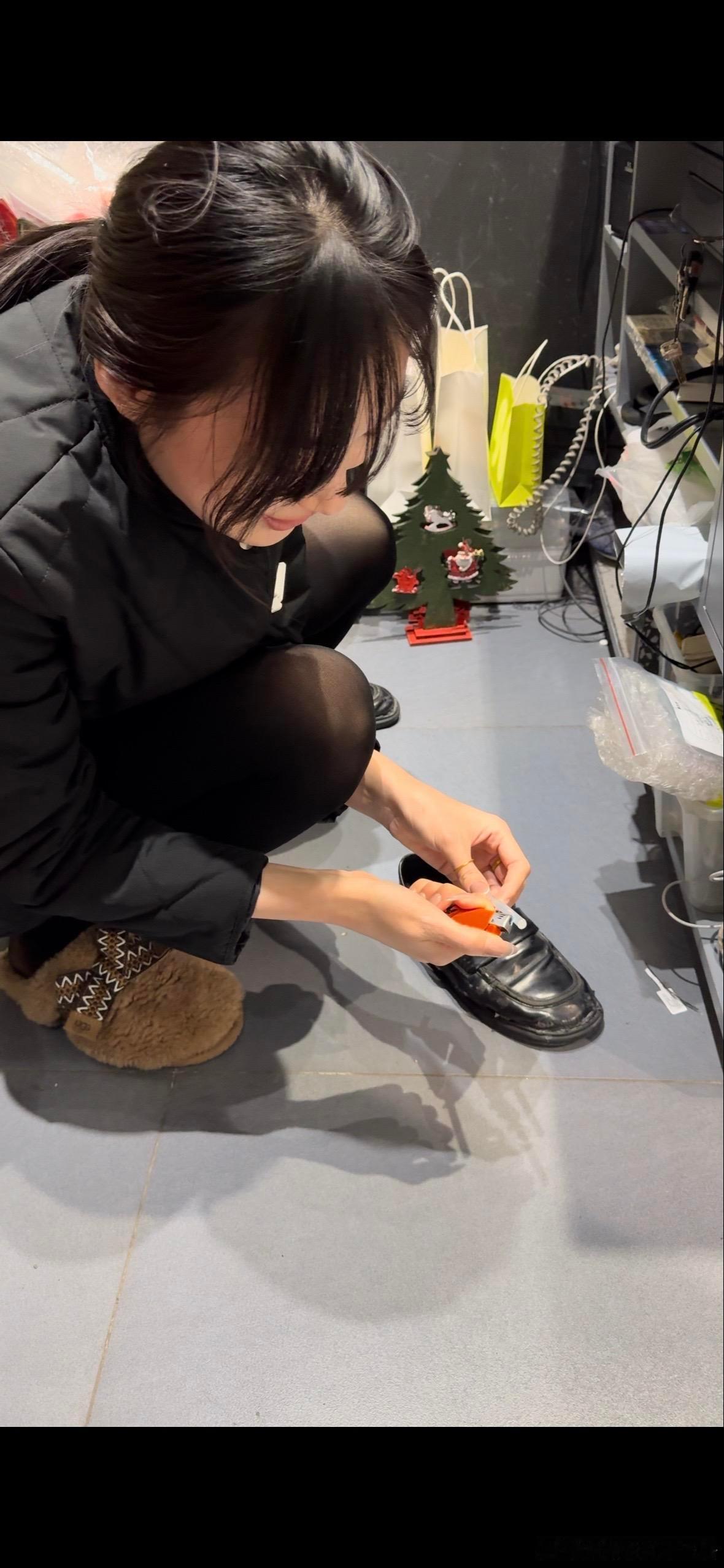 超级能干的同事的厚黑磨破了…[捂脸哭]​​​