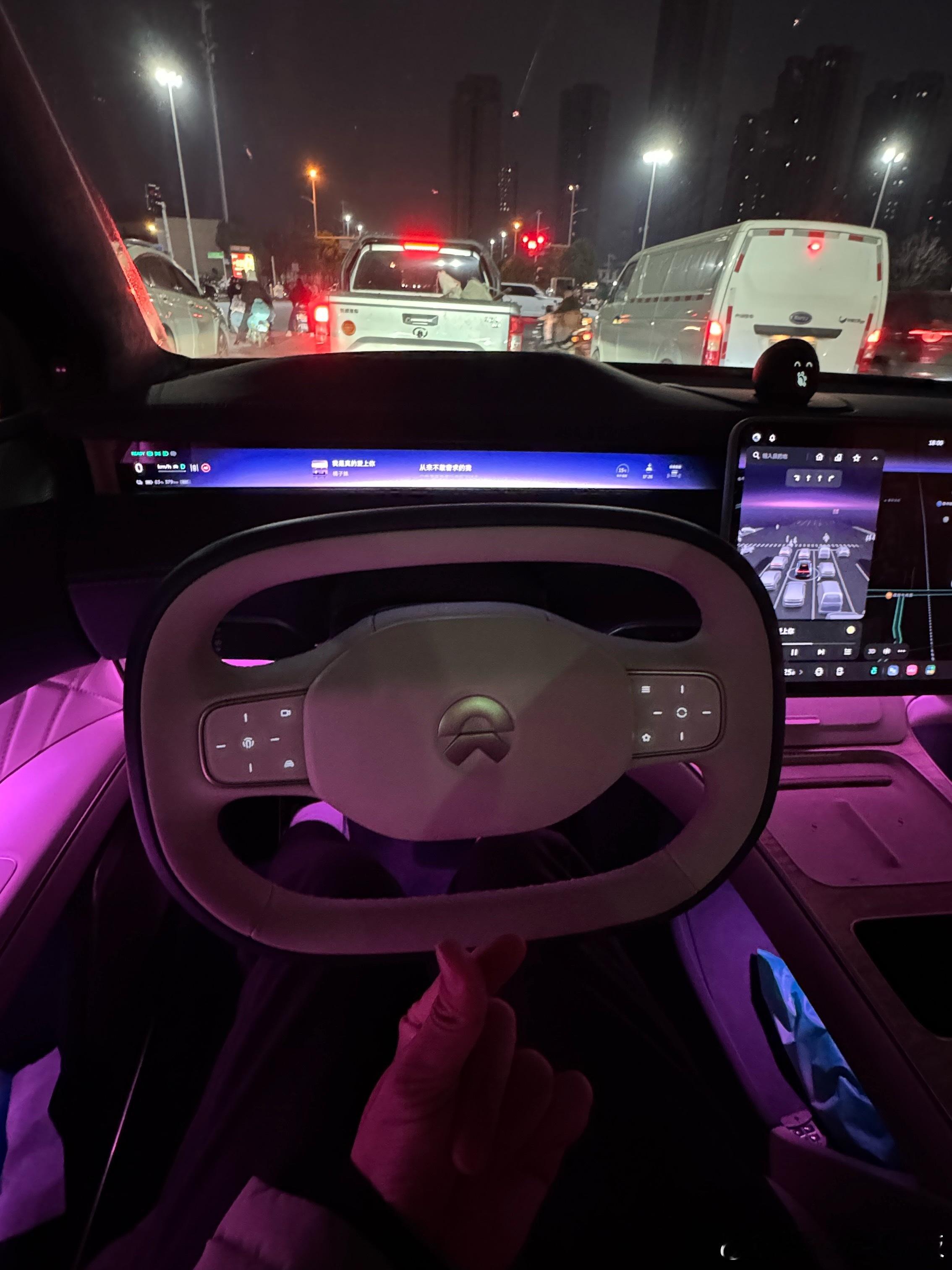 当开蔚来ET9成为日常，越来越被这台车的技术带来的体验所治愈沉醉，线控转向无机械