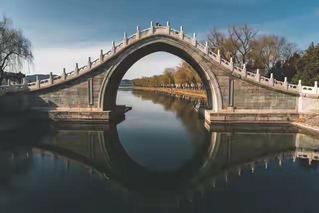 两性关系揭秘：晚年异性靠近不是桃花，只因隐藏这五个渴望！两性关系揭秘：晚年异性