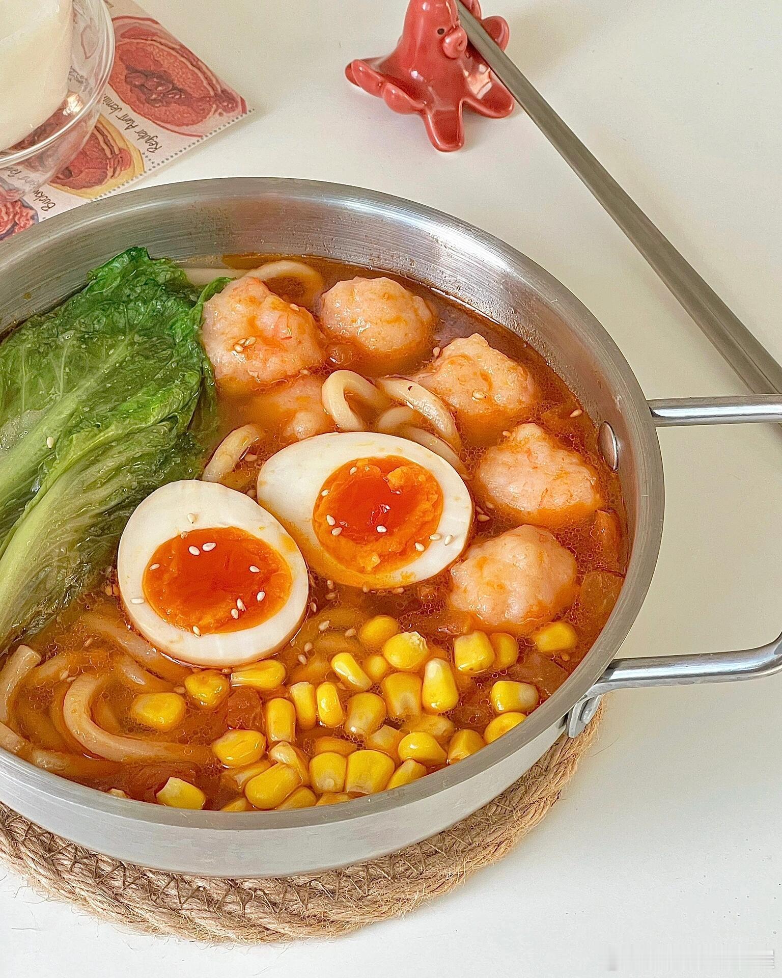 汤汁浓郁‼️10分钟搞定|番茄虾滑乌冬面🍜·这两天又又又降温了❄️，来一碗