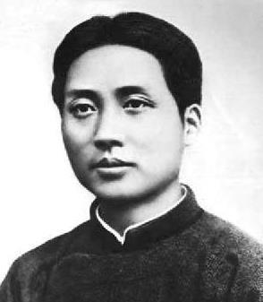 1921年，两特务拽住毛主席问“你认识毛泽东吗？找到赏你5块大洋。”毛主席却说“