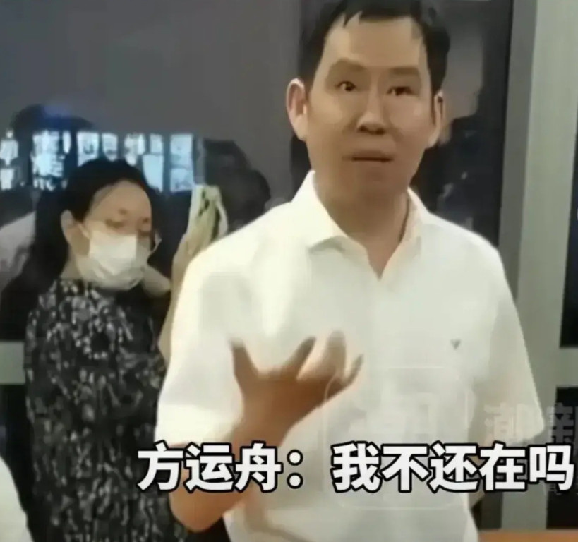 国家对新能源汽车补贴力度很大，哪咤公司怎么还会巨亏？还拖欠那么多员工工资呢？有谁