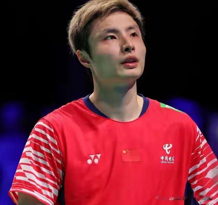 羽毛球总决赛，男单四强已出其3，石宇奇提前晋级，昆拉武特迎“生死战”[玫瑰]