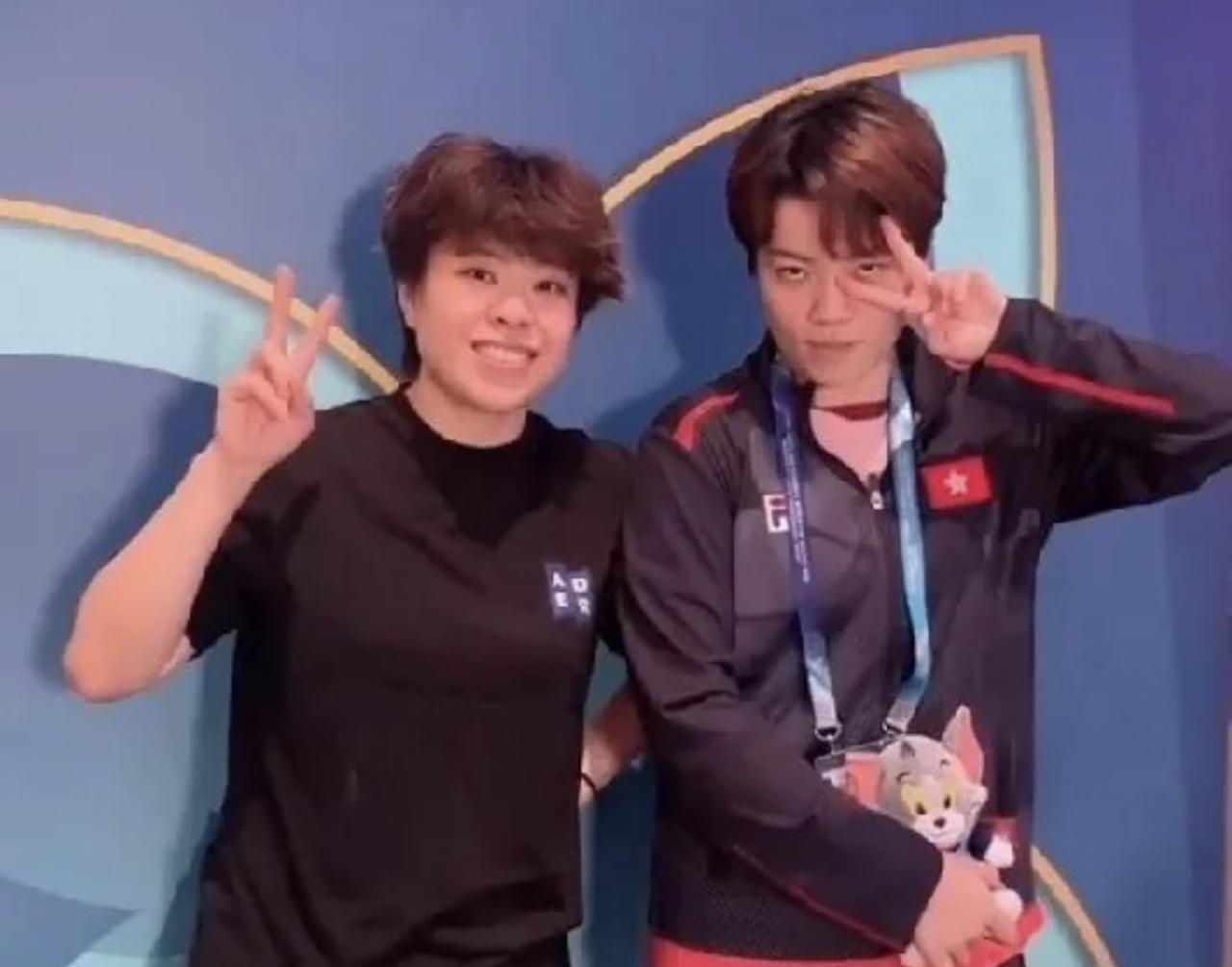 王艺迪杜凯琹友谊：太让人羡慕了！来到澳门，杜凯琹一见到王艺迪，就赶紧拉着她拍