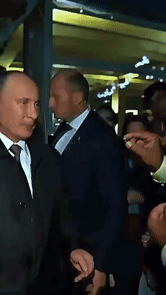 普京保镖的眼神，不愧是顶级保镖！😎