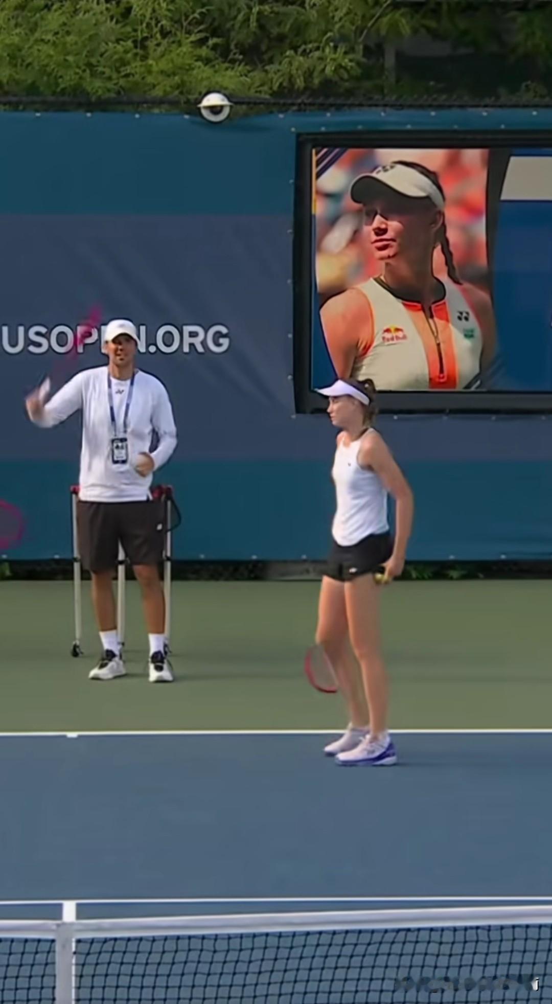 莱巴金娜，身材好高挑，发球姿势超标准，是女子网球🎾的一股清流，秋日生活打卡季网球