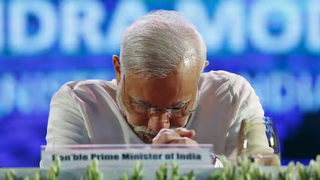 赌输12年！莫迪押中国败给美国，印度代价惨痛到清醒2014年莫迪上台，一把