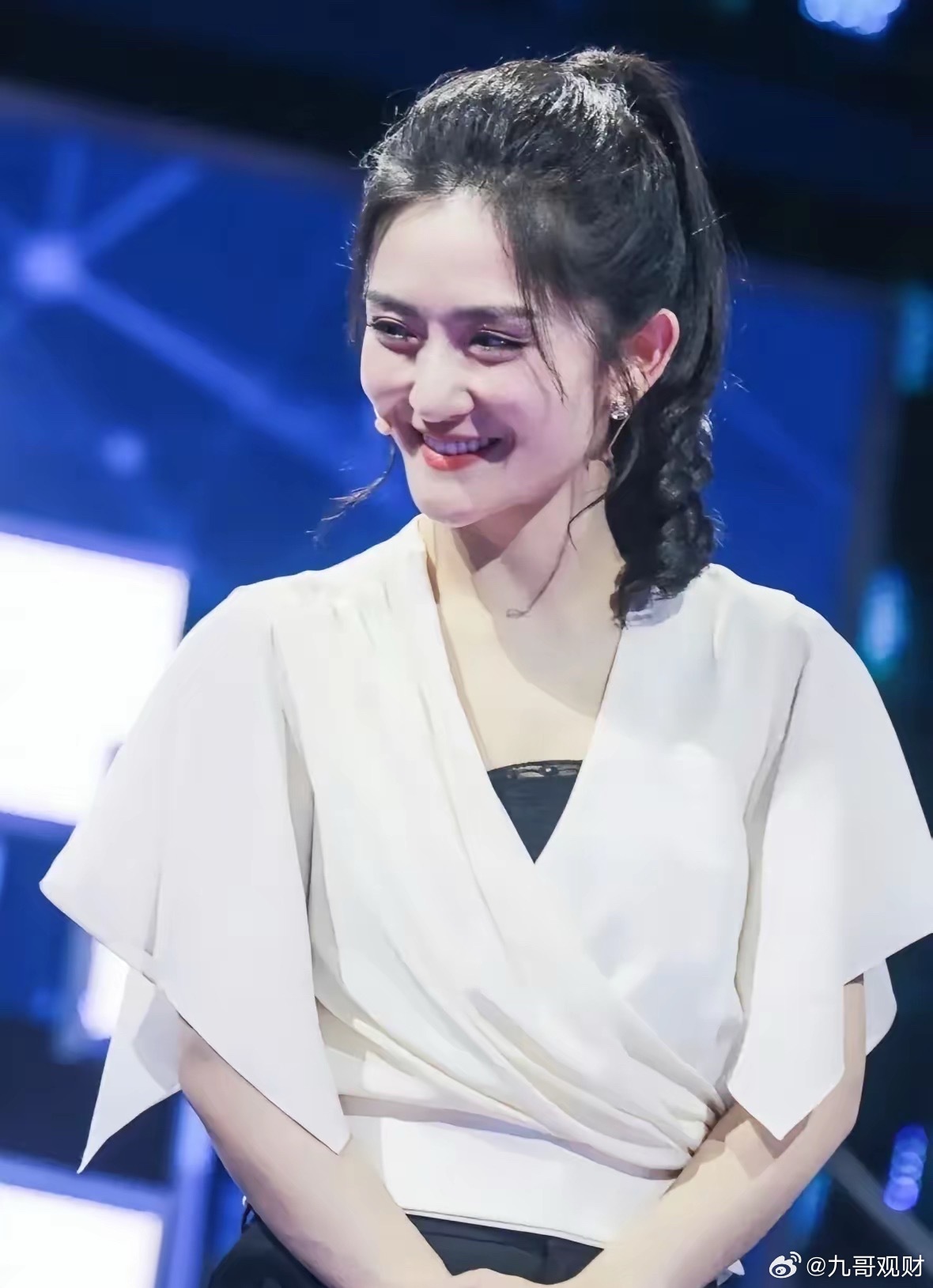 谢娜开演唱会被骂，原因有3个！1、信任崩塌，在成都圆梦演唱会上，谢娜说:一辈子