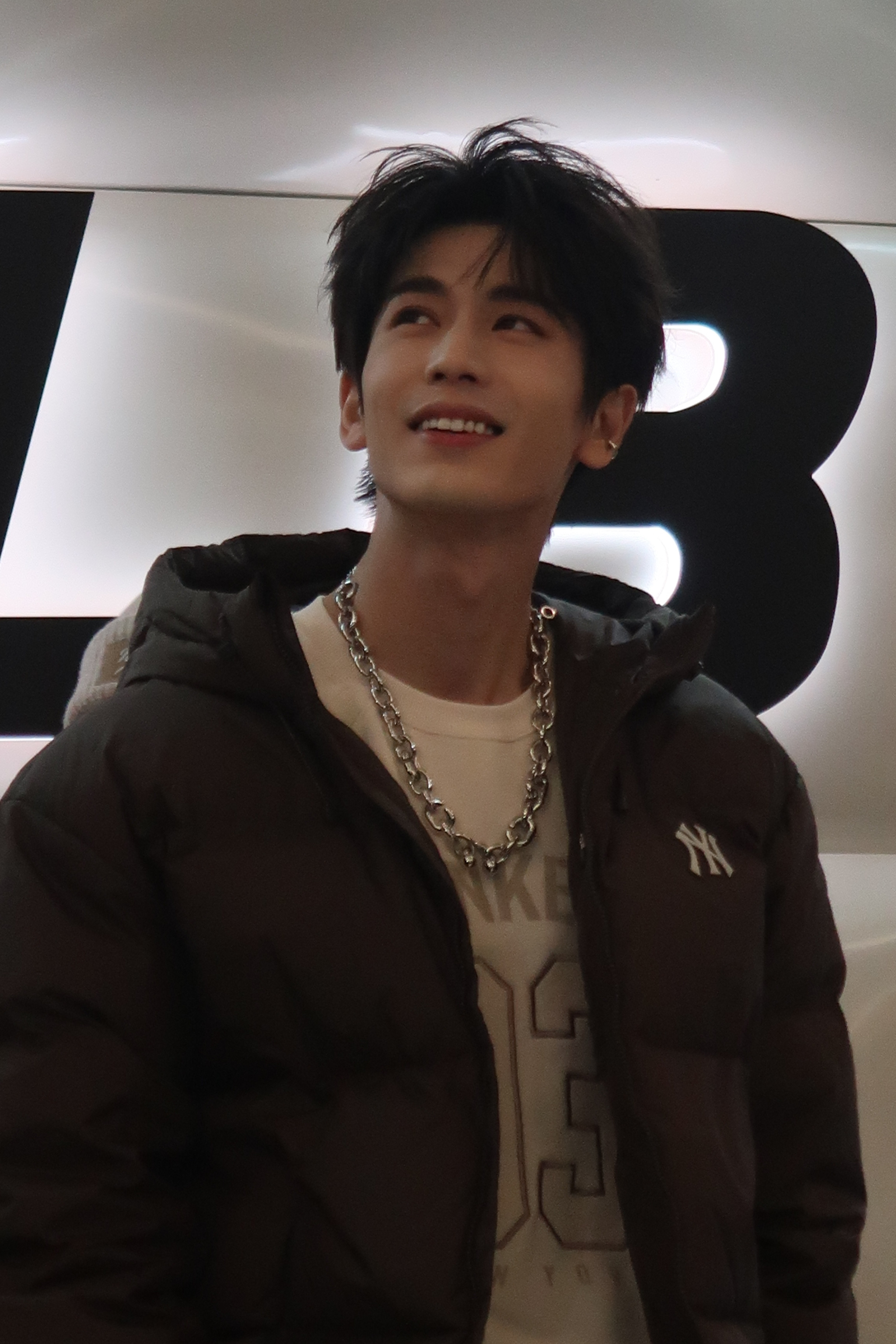 是谁有沉浸在张凌赫的五官中无法自拔了，这一次他在沈阳的线下活动状态也太绝了吧，不