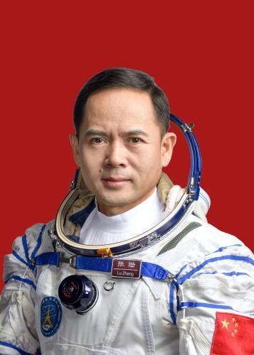 航天员张武母亲:他从来不让我们操心张妈妈回忆儿子的成长经历:他不缺课不迟到,