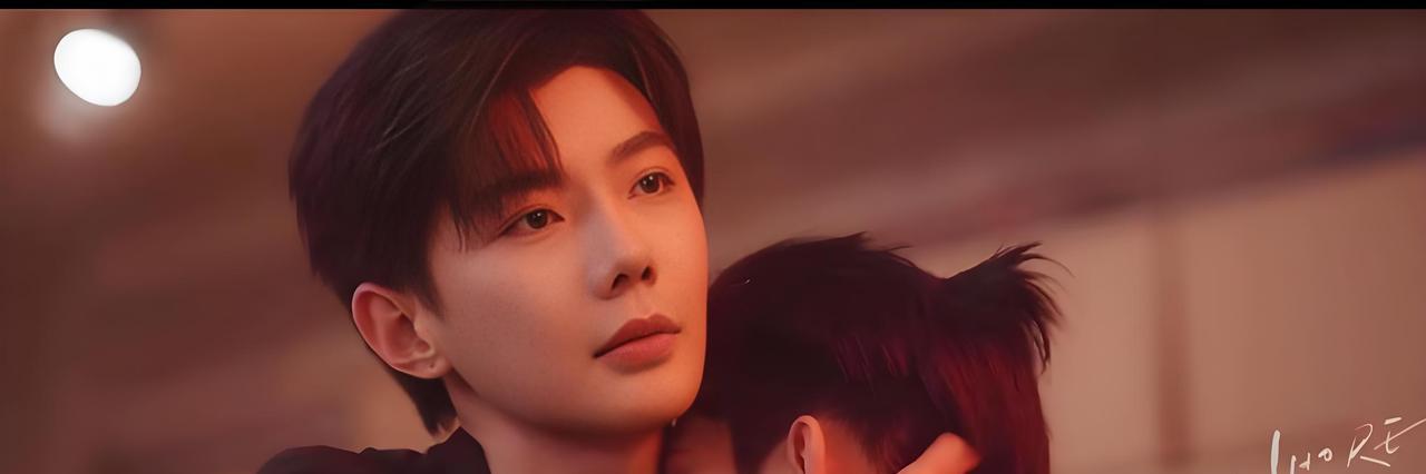 他们花8000元做一件衬衣，只为了你根本没注意到的2秒钟。那件男主角的黑衬衣，