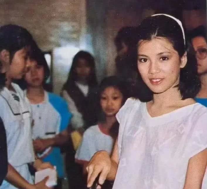 刷到有人说翁美玲是“普女”，还挑毛病说她五官和牙齿有点小瑕疵，跟后来演黄蓉的庄达