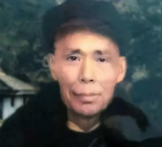 亲手掐住一个8岁孩子的脖子，看着他在手底下拼命挣扎——干这事的人叫杨钦典，重庆白
