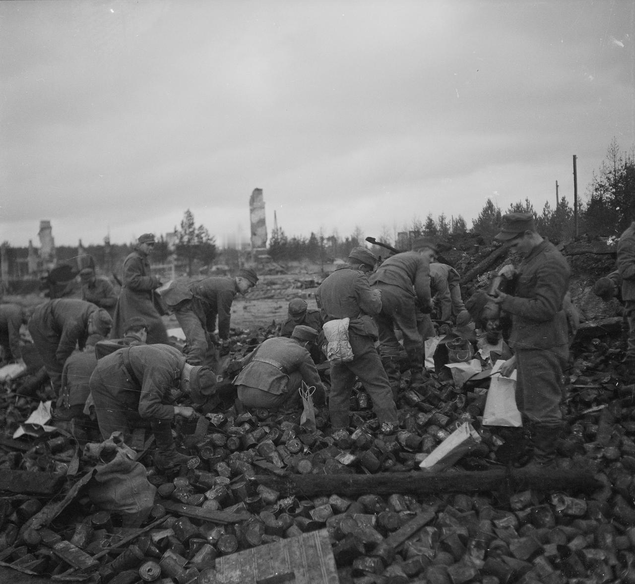 “打不过就加入”，对小国来说不知道是悲哀还是幸运——1944年10月20