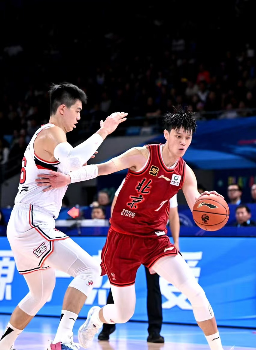 北京队伤病潮来袭！曾凡博腰椎伤复发，三主力脆皮属性引担忧