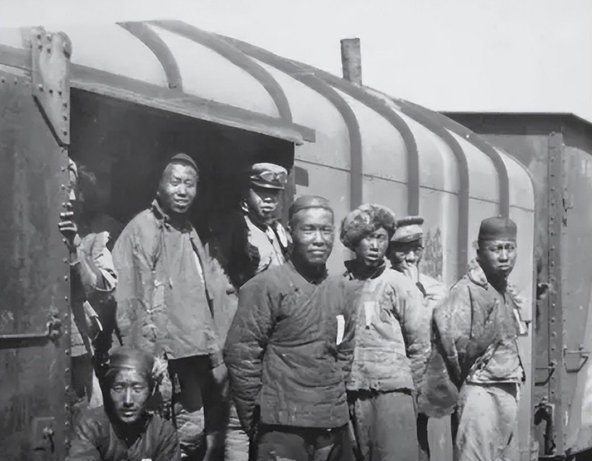 1917年，大批山东汉子被骗到法国挖煤，到了才知道不是挖煤，而是干苦力，但出乎意