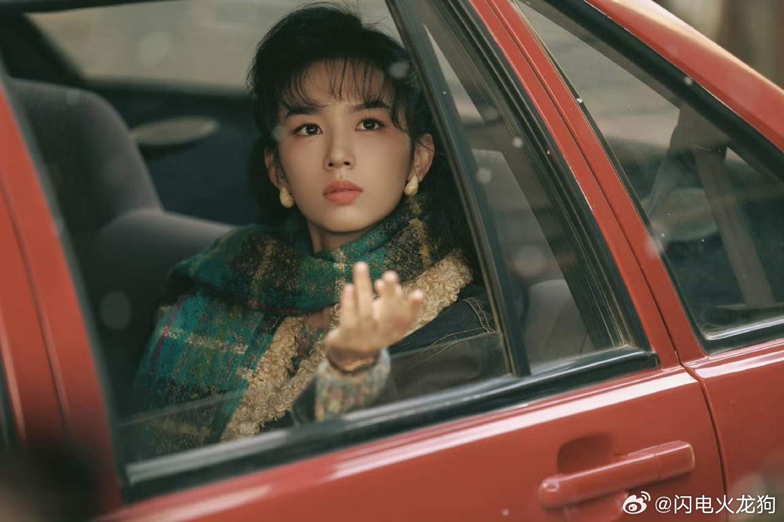 周也新剧基本上算扑了《你好1983》播出五天热度不到8000，虽然没有下滑，上涨