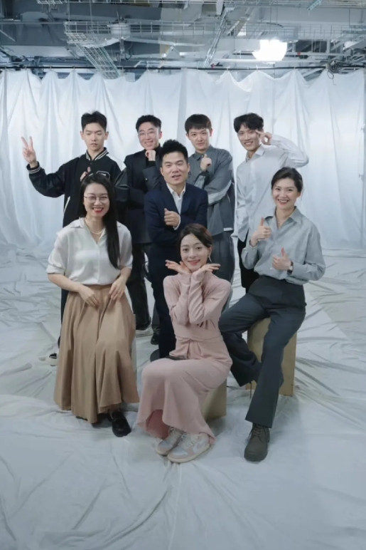 与辉同行的初创团队今天是董宇辉出圈三周年的日子，与辉同行回顾了自成立以来的点