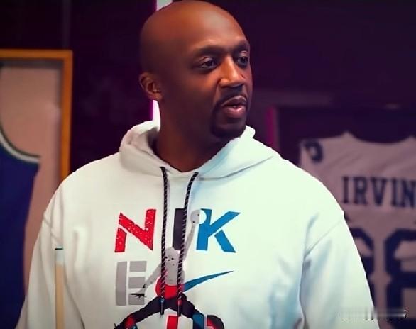 你还好吗？特里回忆被詹姆斯隔扣：“当时我一转过身，勒布朗已经高高跃起，停在空