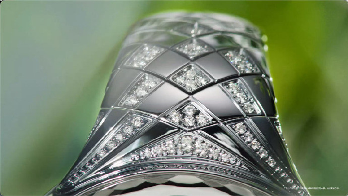 华为非凡大师系列出女款了？还搞得这么奢华精美，是不是冲着隔壁🍠上的女性用户去的