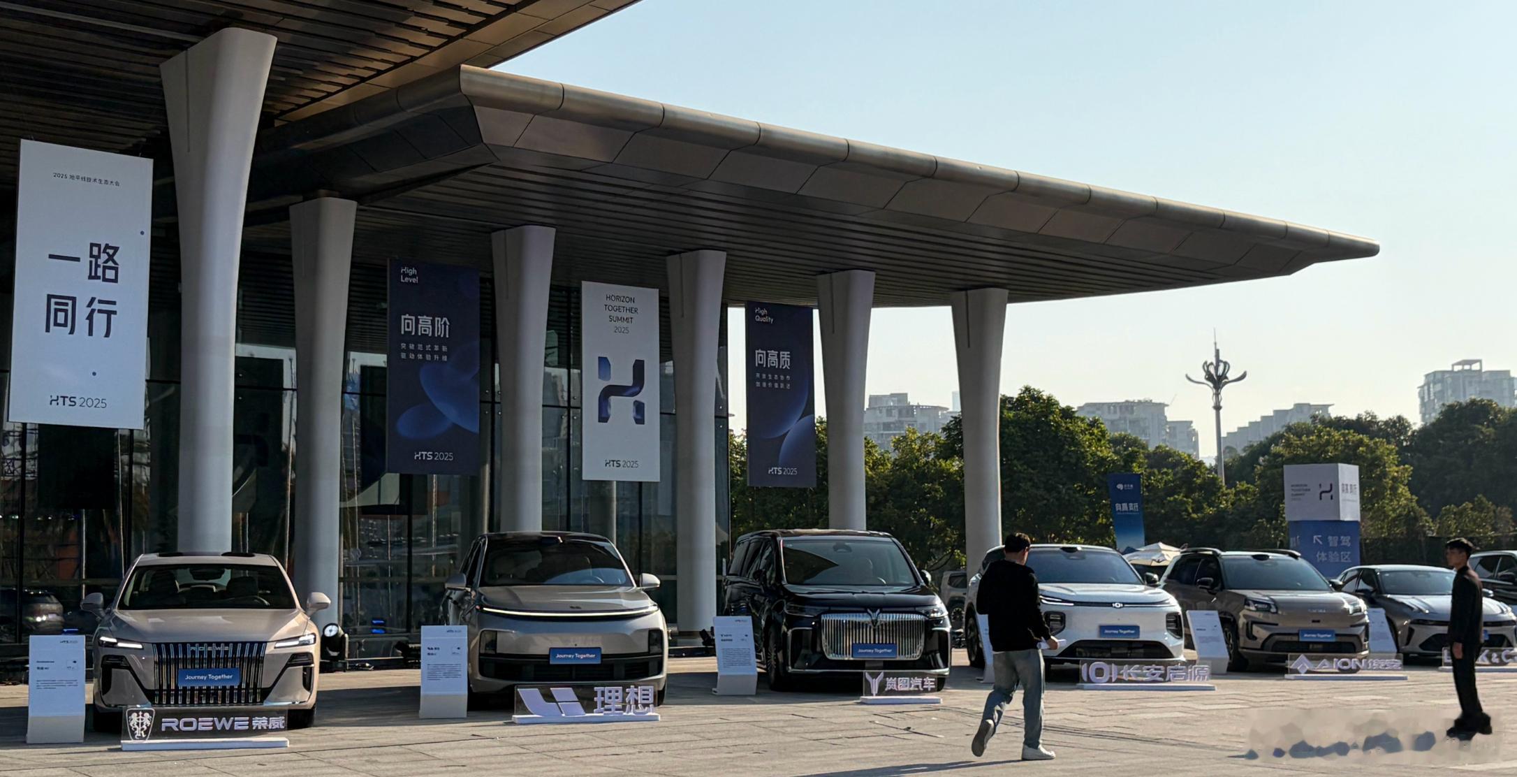 2025地平线技术生态大会能做芯片、能做整体方案，编译器和算法也全是自己来。国