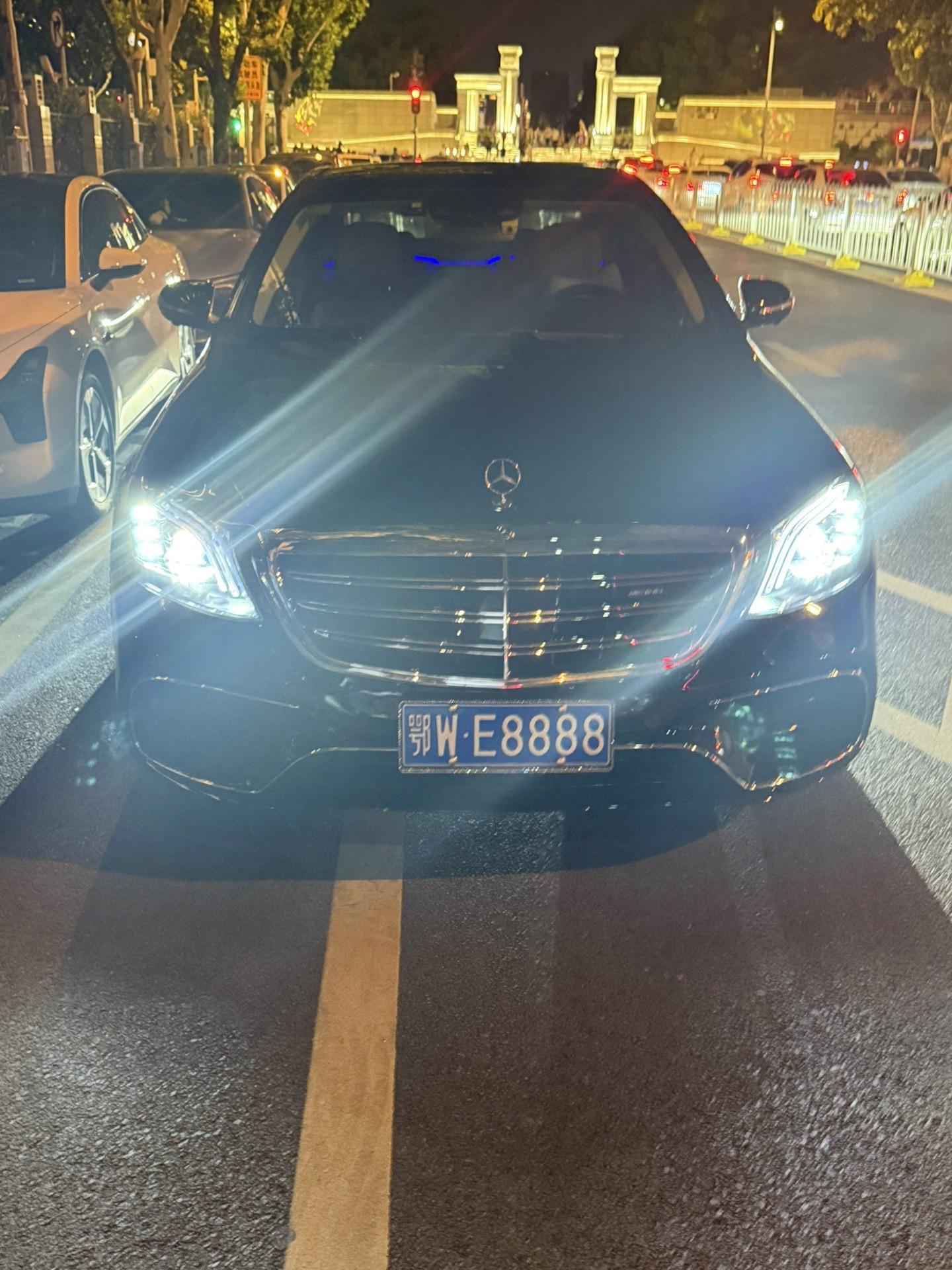 偶遇四个8奔驰大佬 AMG S63大V8来天地打卡街拍太强了😍😍