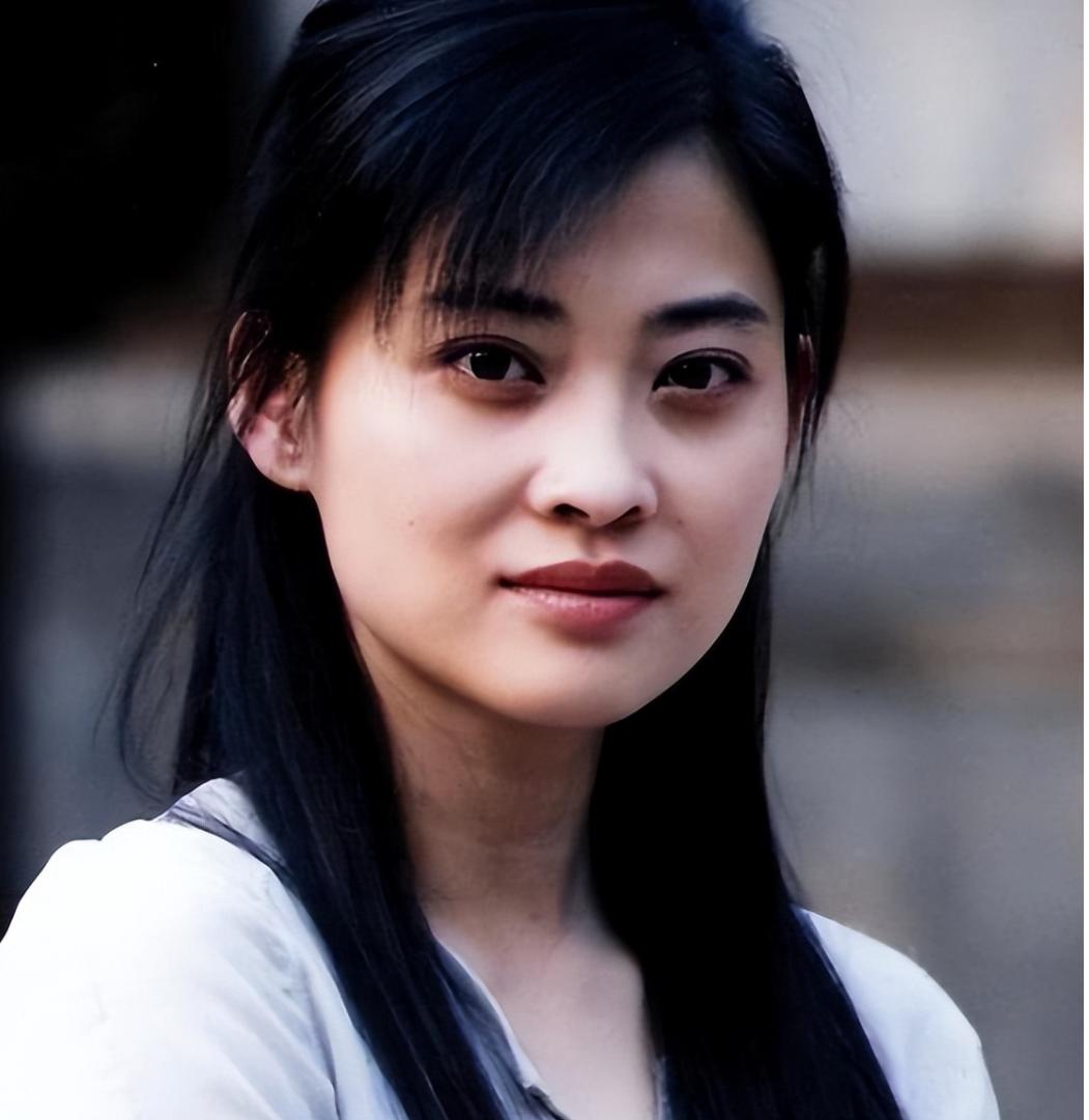 梅婷生孩子时羊水栓塞，差点没命，抢救的时候医生问保大人还是保孩子，婆婆一