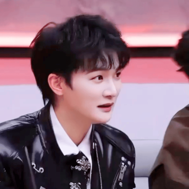 周深周深爬出两里地了诶妈呀，笑死我了！这期预告笑的我腮帮子疼