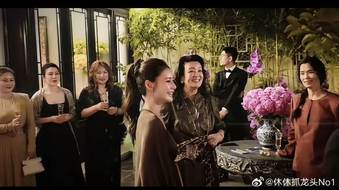 兰姐对儿媳妇是真好，把马筱梅当自己的亲闺女一样，之前发生的一切她也绝口不提，5.