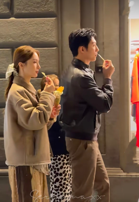 现在黄景瑜这边在犹豫了黄景瑜和金晨因为综艺CP热度很高，投资方有意让他俩合作，