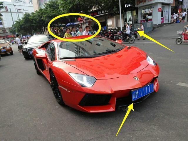 花74万买得车牌后挂在兰博基尼上, 又过户到2250万的法拉利