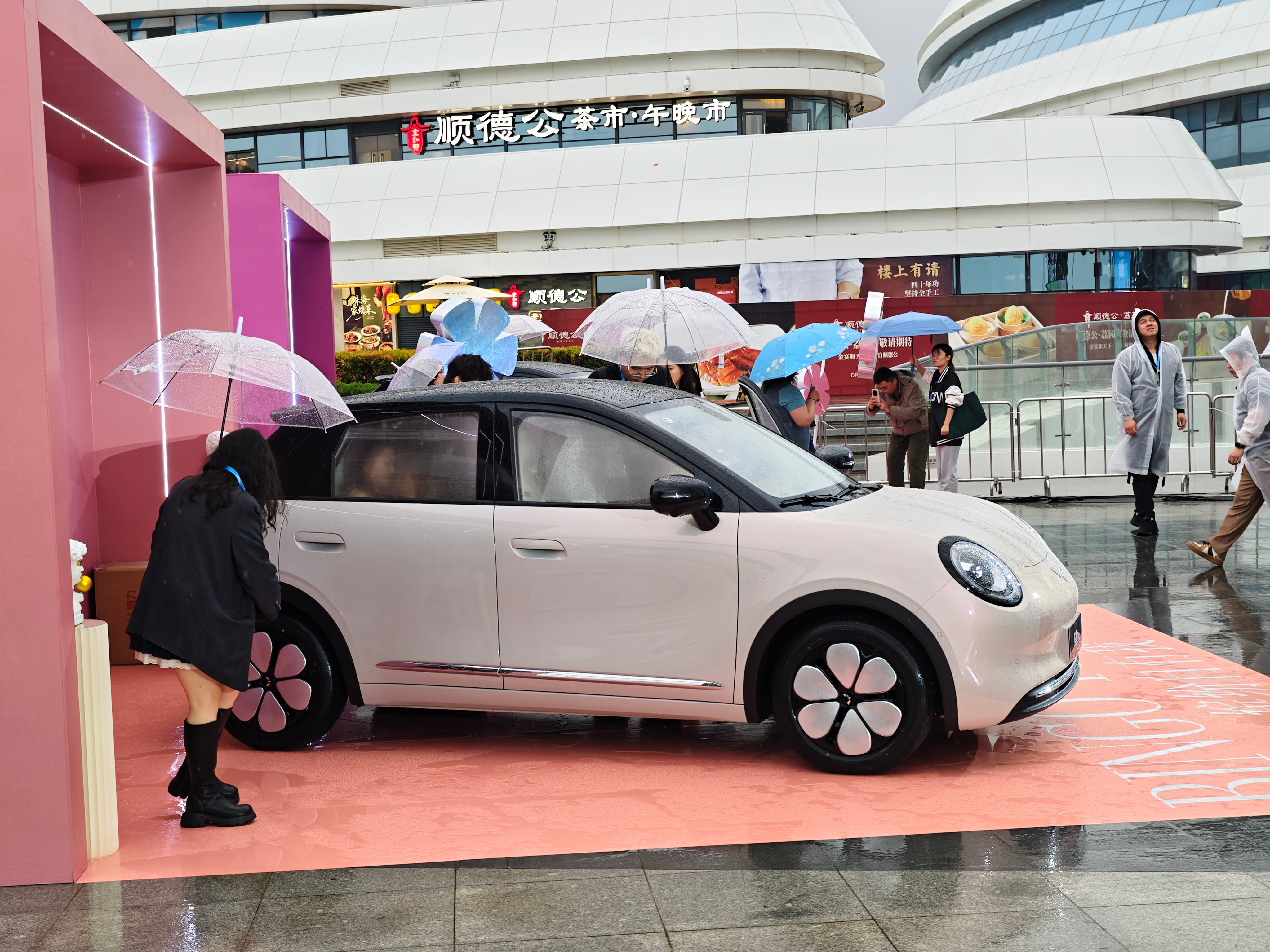 今晚来看看第五代五菱宏光MINIEV和缤果Pro两个颜值都超高的小车！预计会大