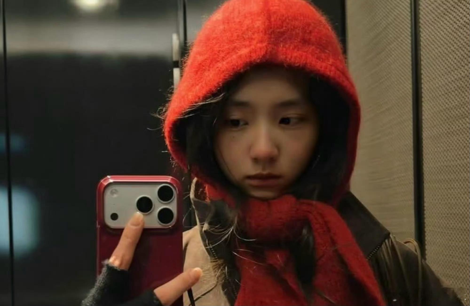 黄多多最新自拍黄多多最新自拍📷妹妹真的越来越漂亮啦～完美继承了黄磊孙莉的颜